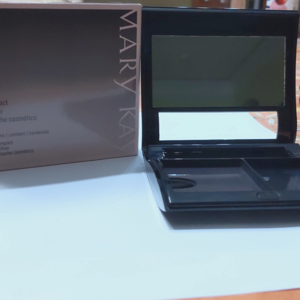 Mary Kay Compact, empty - Picture 3 of 7